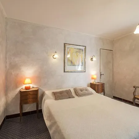 Lou Pebre D'ai Hotel